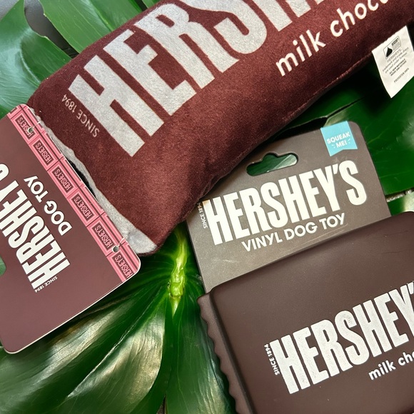 hershey’s chocolate squeaky dog toy bundle - Picture 1 of 2